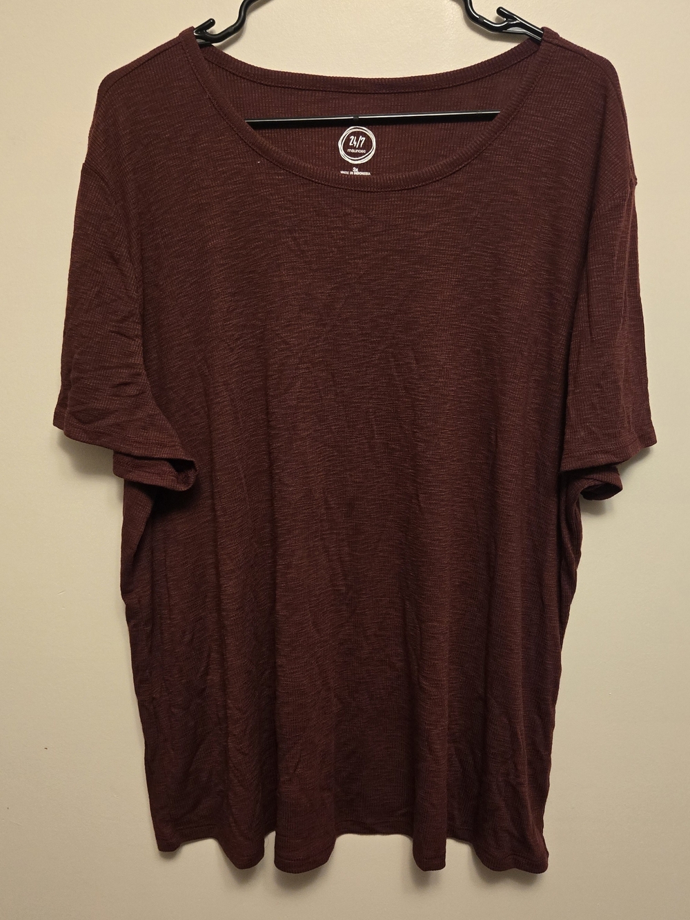 Women’s Short Sleeve Scoop Neck Tee - Maroon